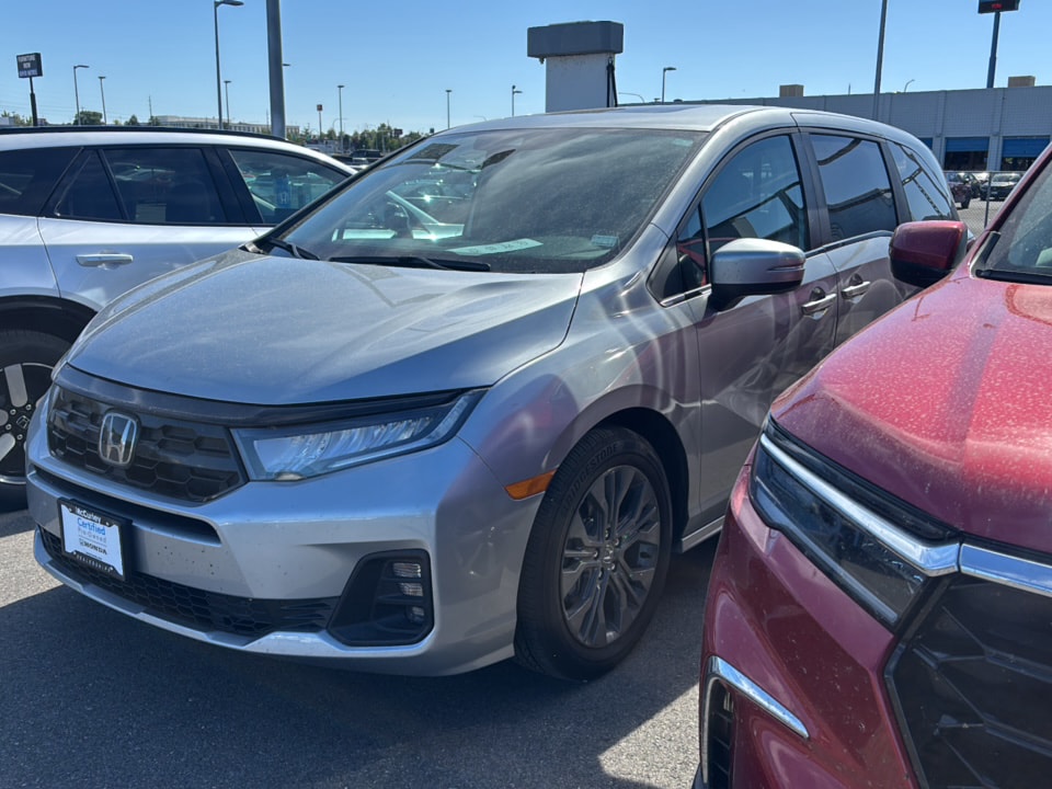 2026 Honda Odyssey Touring's photo