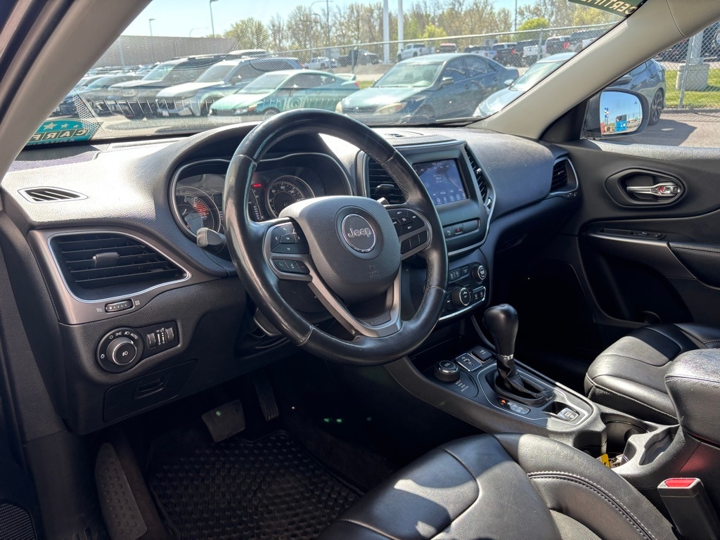 Certified 2019 Jeep Cherokee Latitude Plus with VIN 1C4PJMLX5KD236098 for sale in Richland, WA
