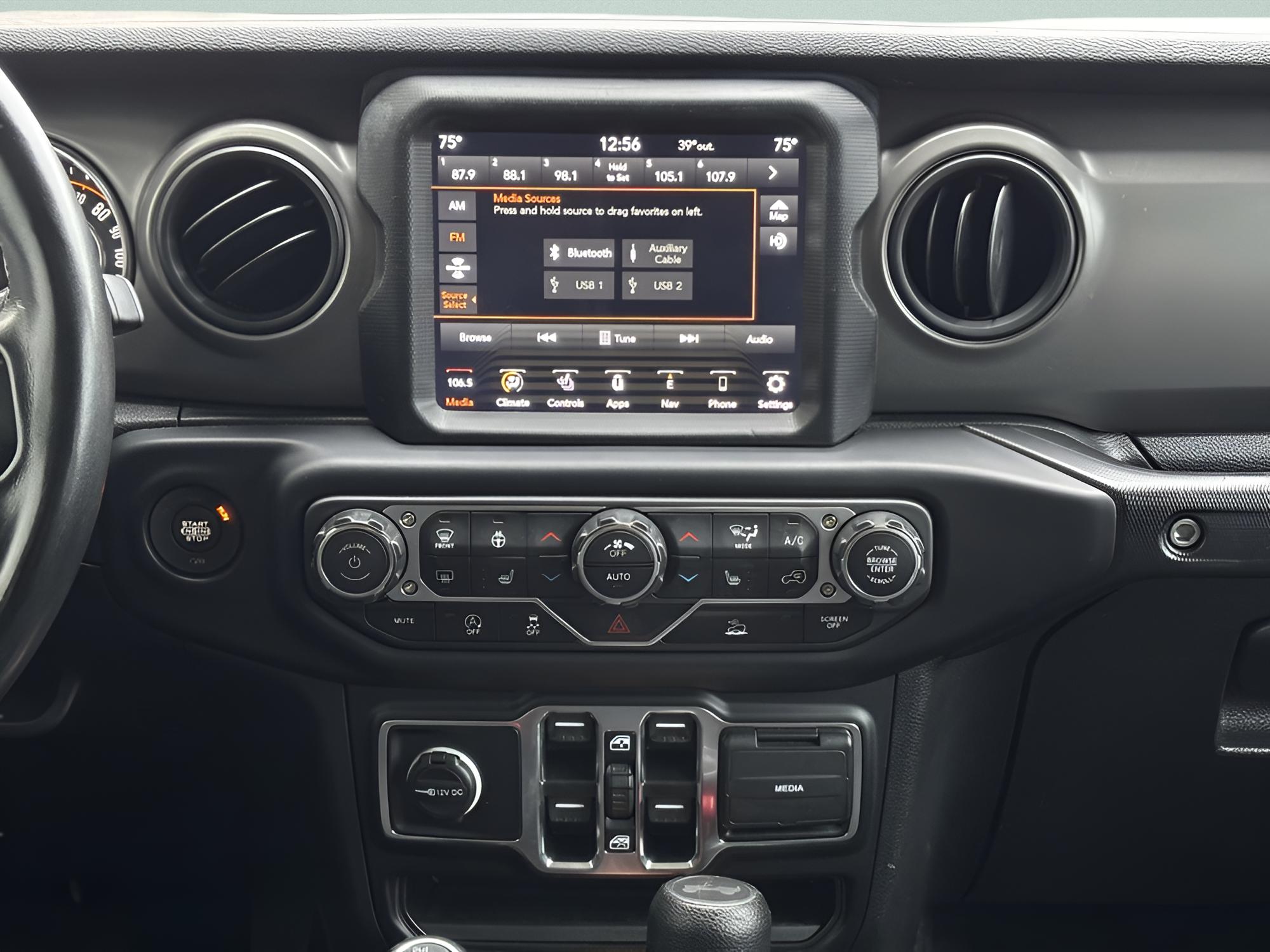 2023 Jeep Wrangler 4-Door Willys - Photo 11