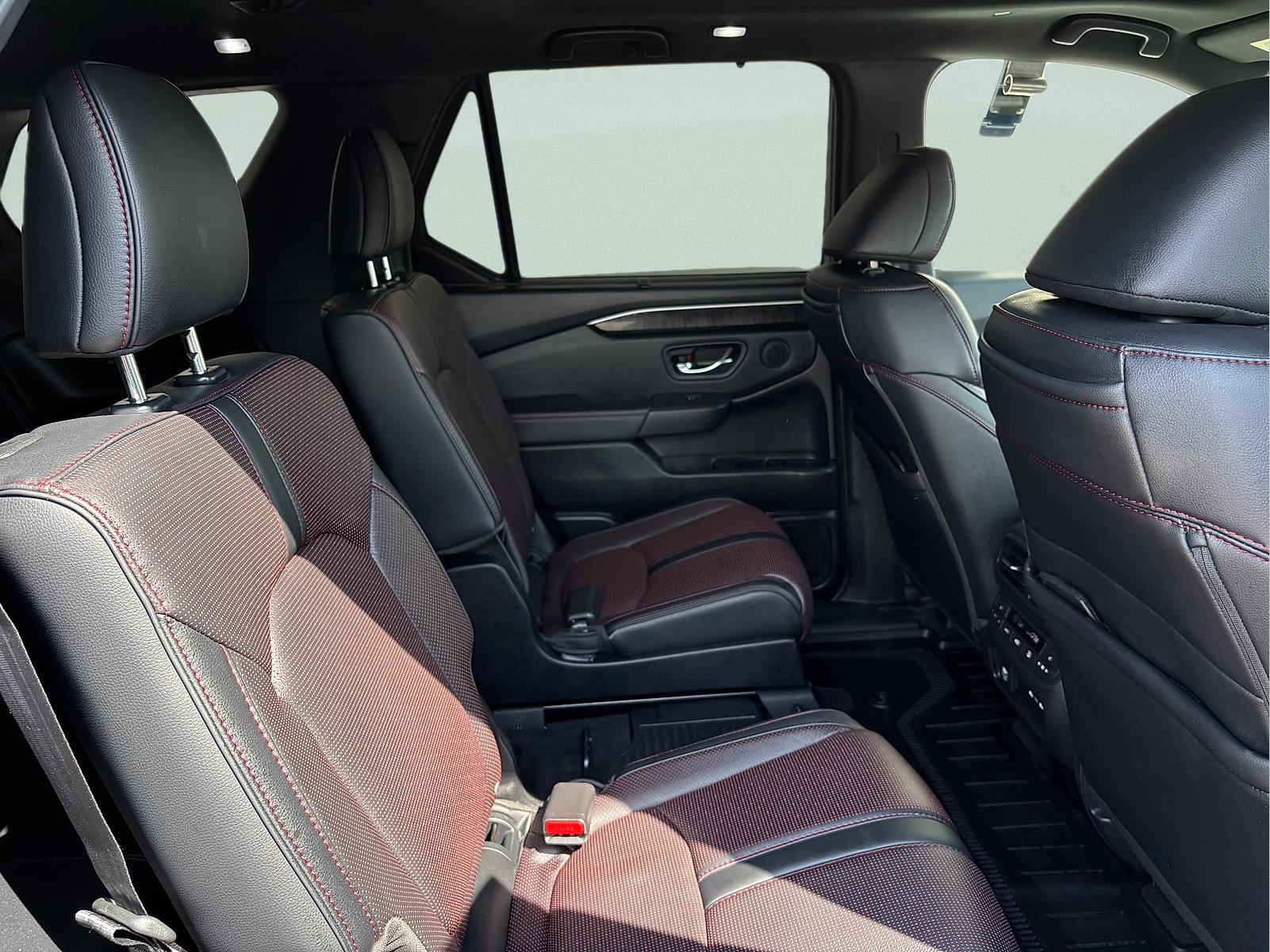 2025 Honda Pilot Black Edition - Photo 34