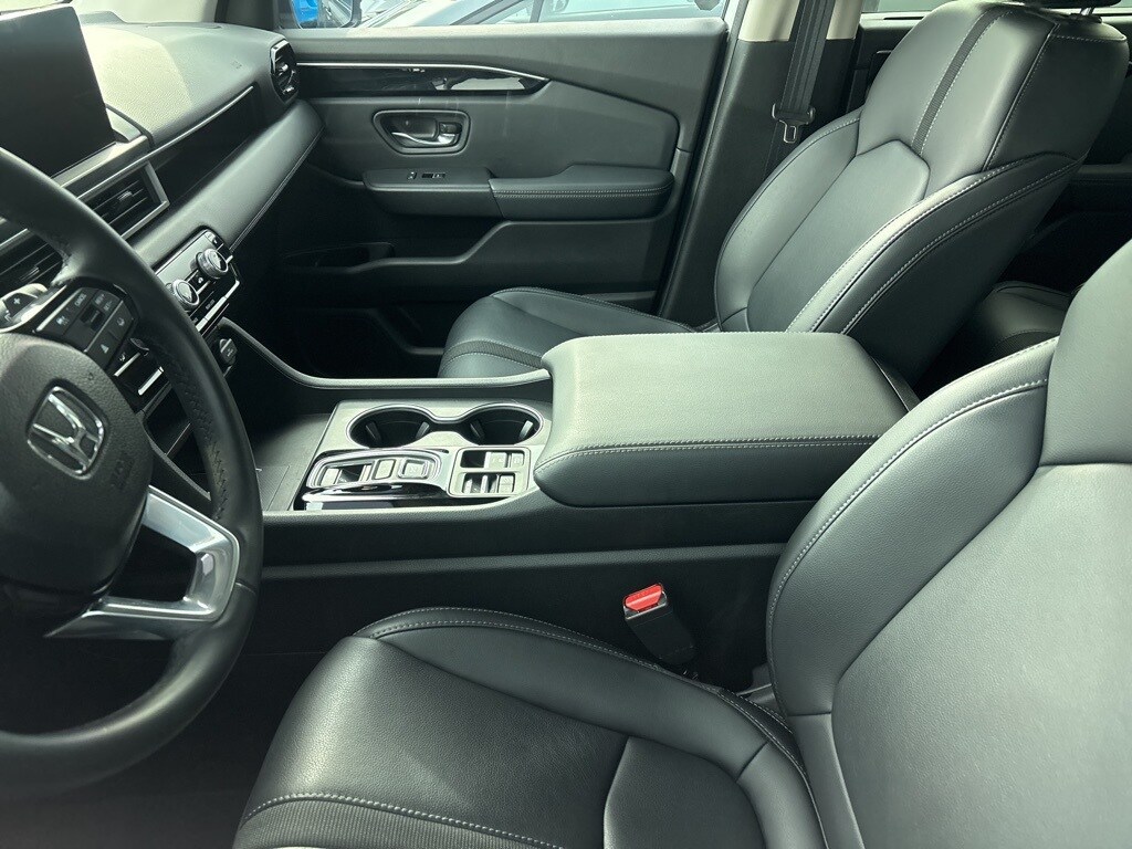2023 Honda Pilot Touring photo 2
