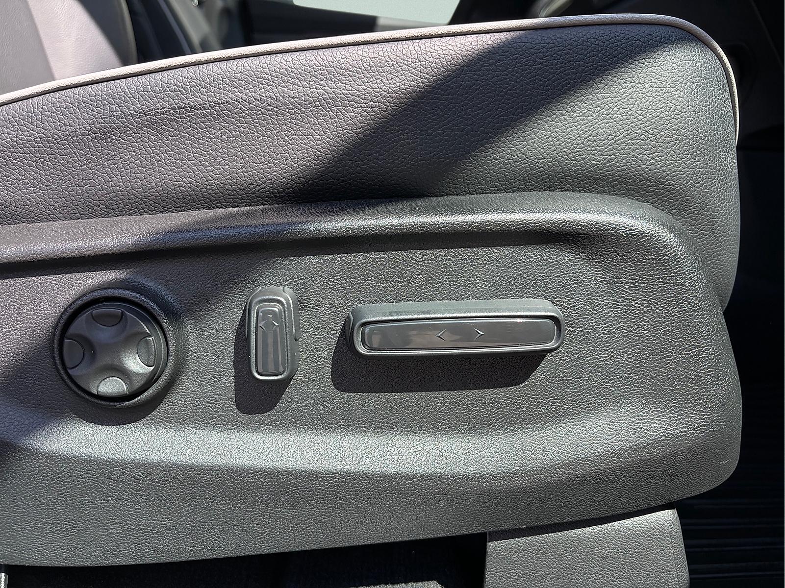 2025 Honda Odyssey Touring - Photo 39