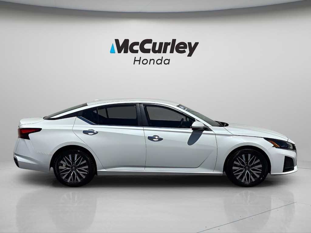 Used 2023 Nissan Altima 2.5 SV Sedan