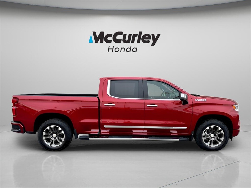 2024 Chevrolet Silverado 1500 High Country photo 2