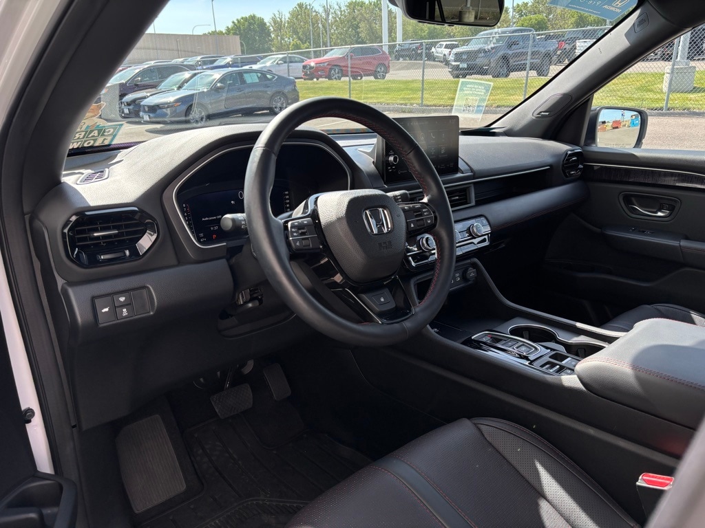 Certified 2025 Honda Pilot Black Edition with VIN 5FNYG1H9XSB004505 for sale in Richland, WA