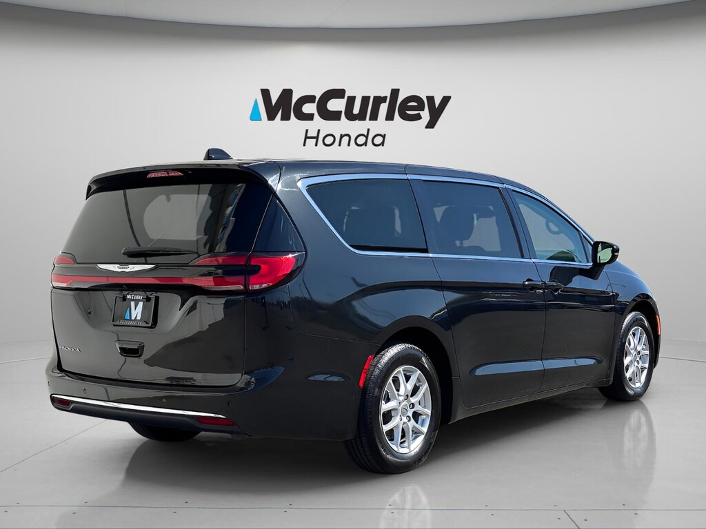 Used 2023 Chrysler Pacifica Touring L Van Passenger Van