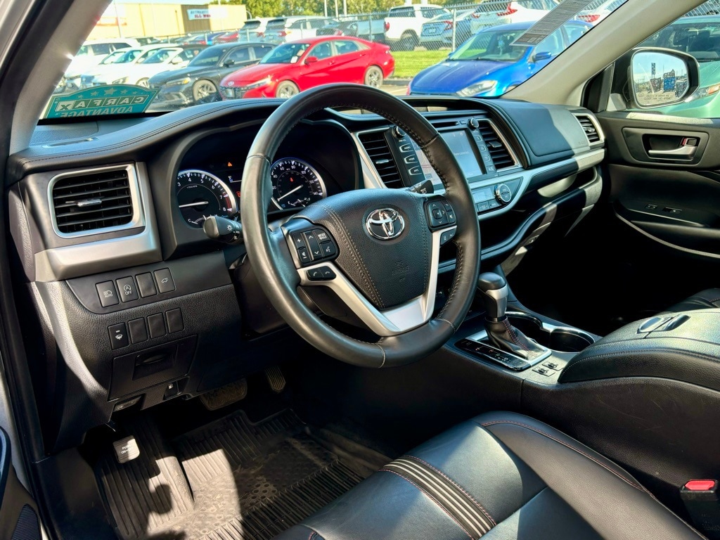 Certified 2019 Toyota Highlander SE with VIN 5TDJZRFH3KS725460 for sale in Richland, WA