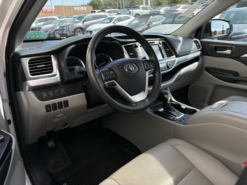 Certified 2019 Toyota Highlander XLE with VIN 5TDJZRFH5KS709602 for sale in Richland, WA