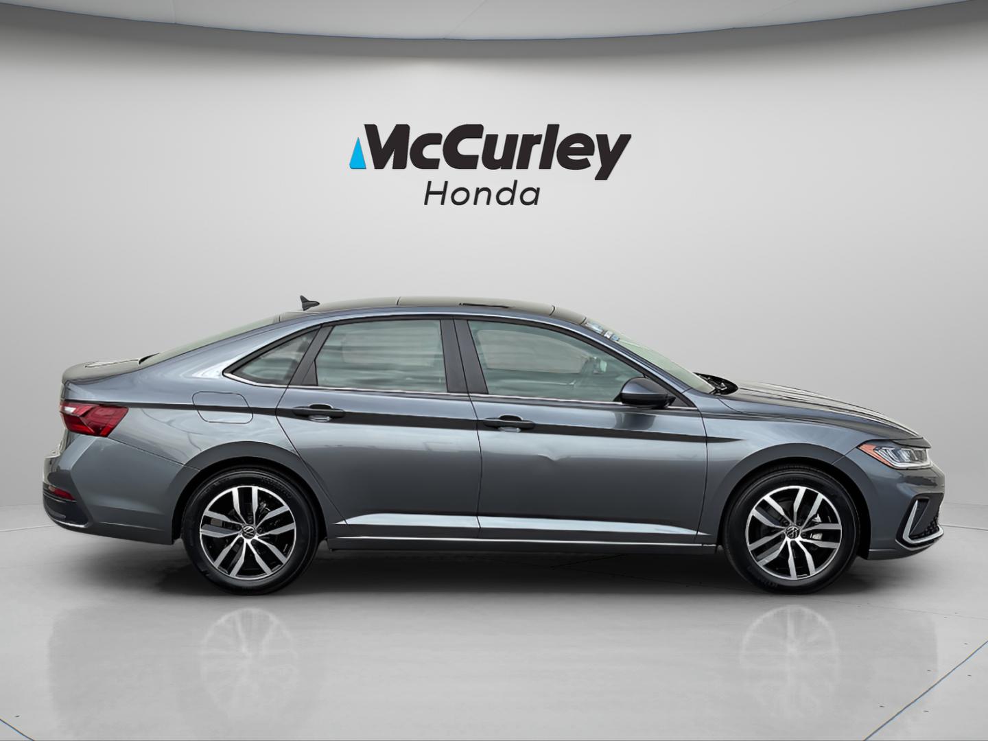 Used 2025 Volkswagen Jetta 1.5T SE Sedan