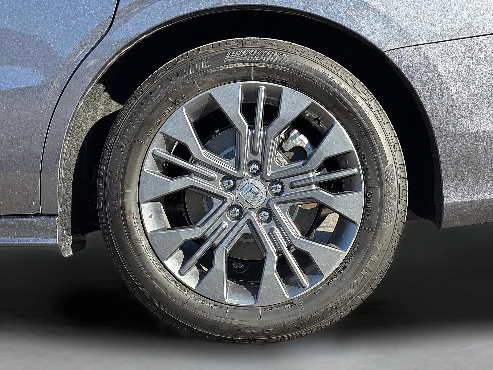 2026 Honda Odyssey Touring - Photo 14