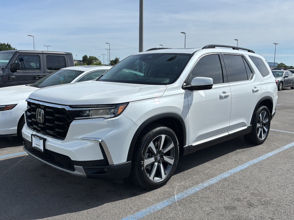 2025 Honda Pilot Touring AWD's photo