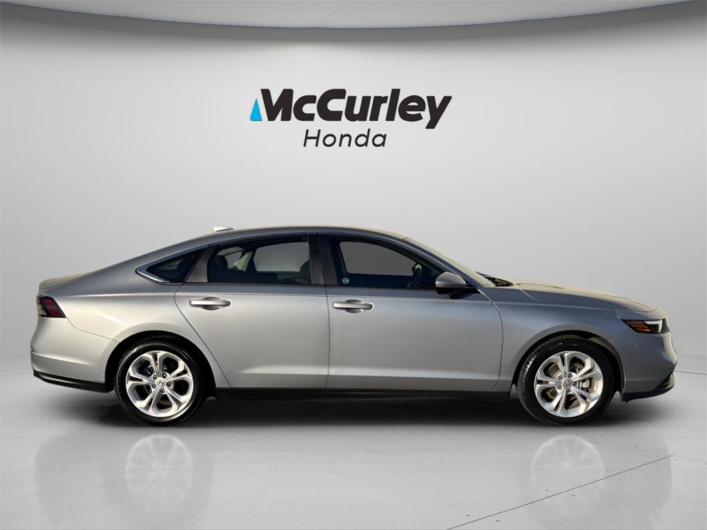 2023 Honda Accord LX photo 2