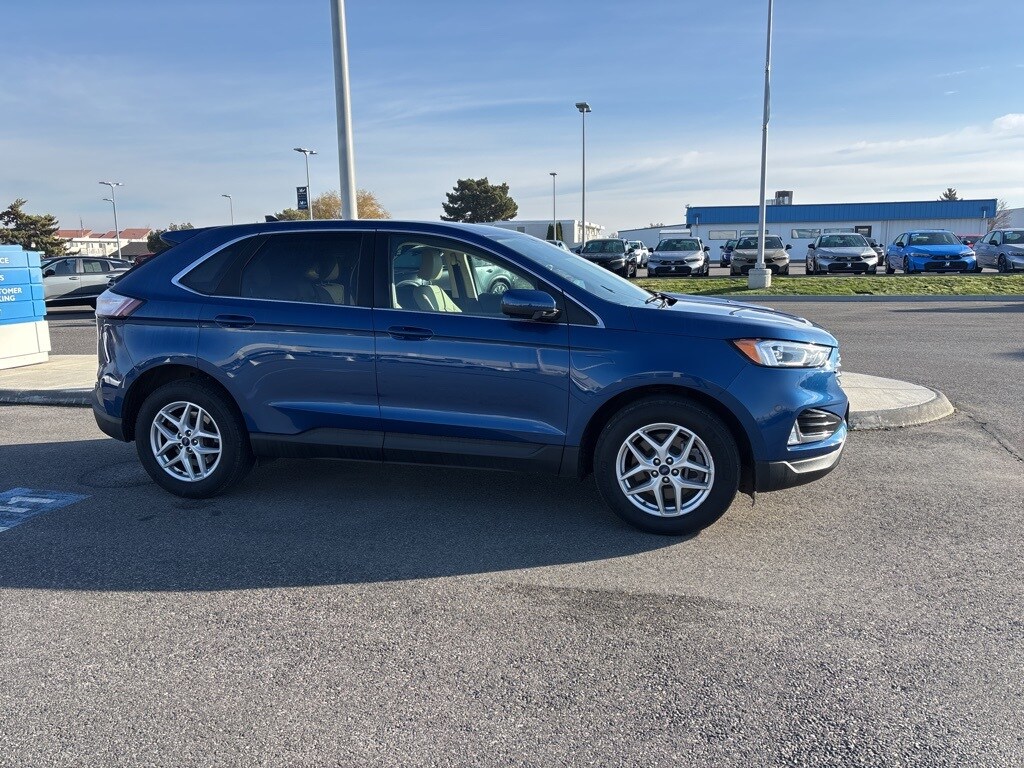 2021 Ford Edge SEL photo 2