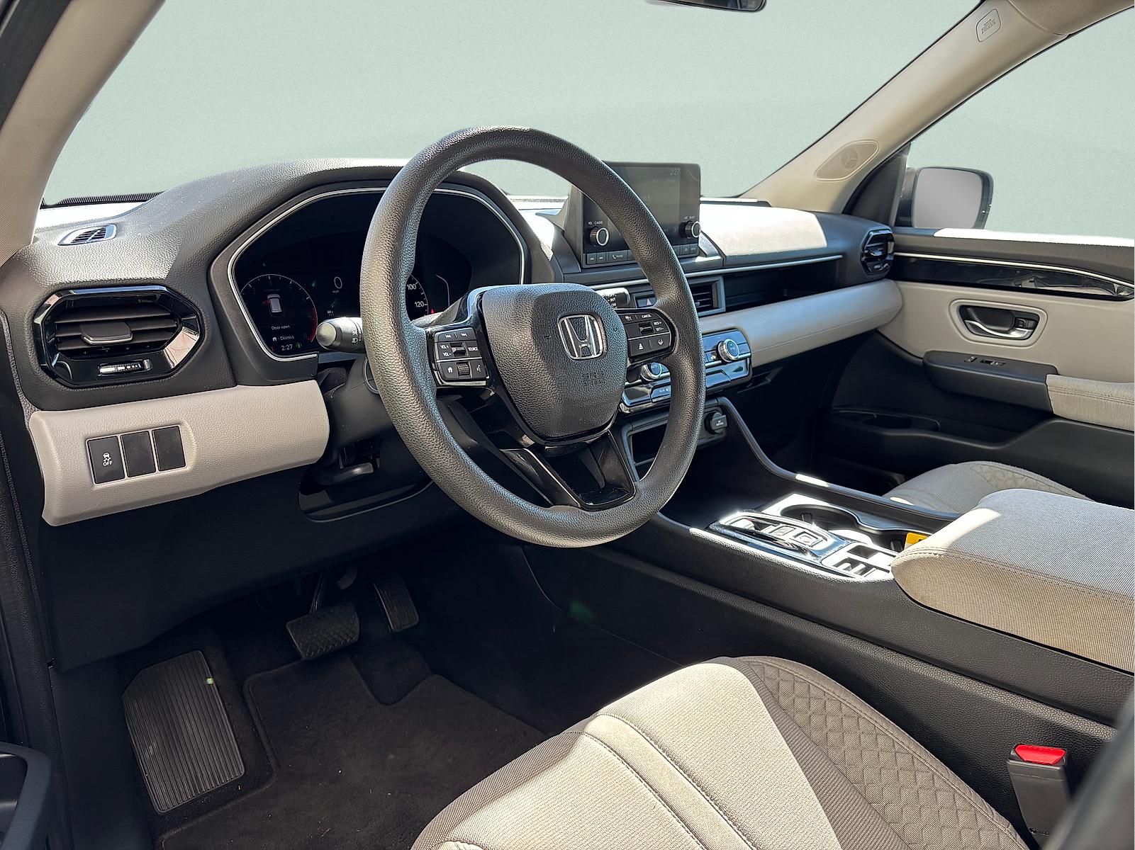 2023 Honda Pilot LX - Photo 12