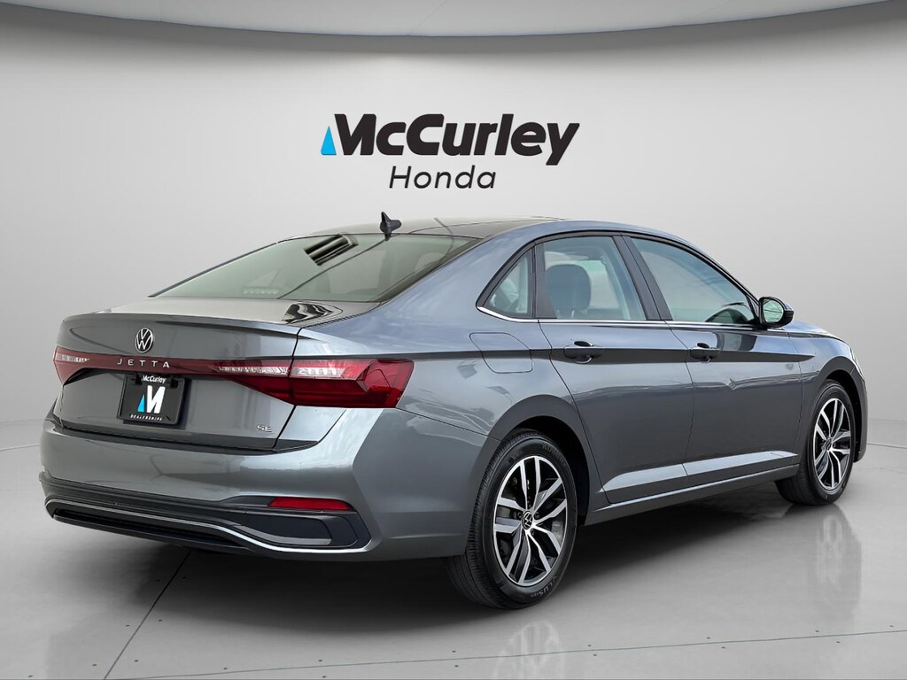 Used 2025 Volkswagen Jetta 1.5T SE Sedan