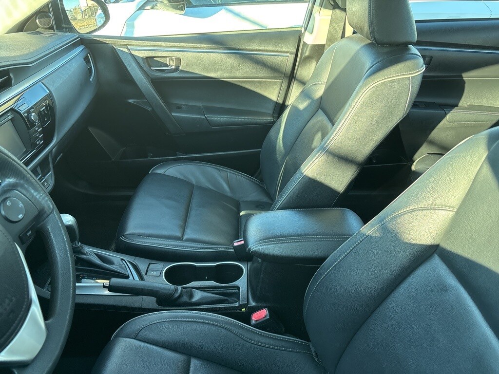 2014 Toyota Corolla LE photo 2