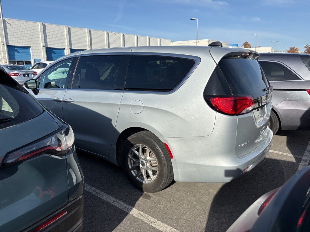 2024 Chrysler Voyager LX photo 3
