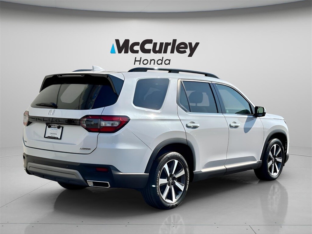 2023 Honda Pilot Touring photo 3