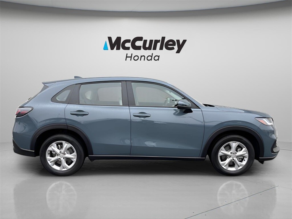 2025 Honda HR-V LX photo 2