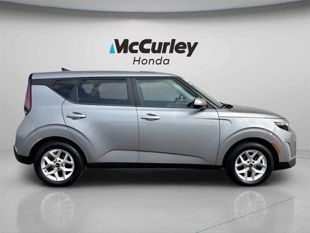 2023 Kia Soul LX photo 2