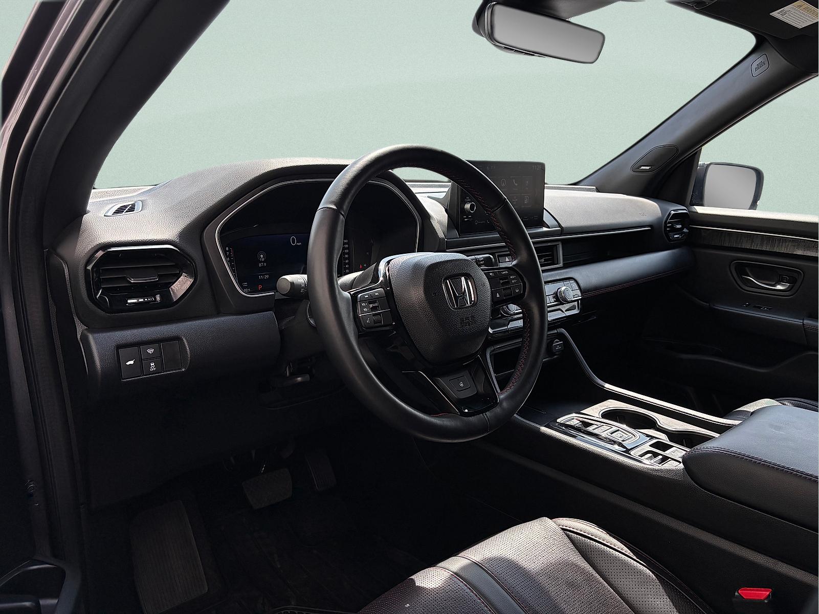 2025 Honda Pilot Black Edition - Photo 15