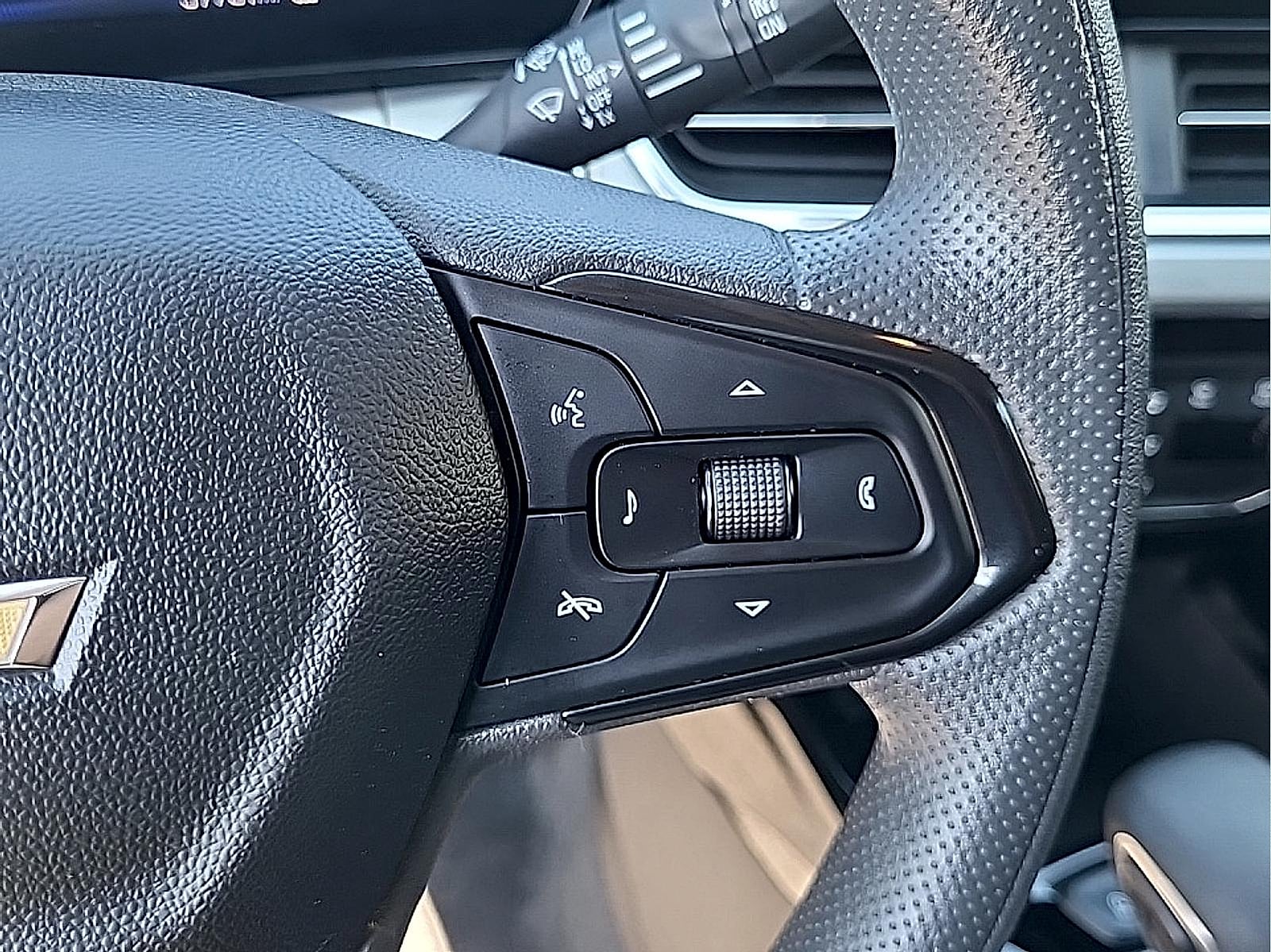 2025 Chevrolet Trax LT - Photo 18