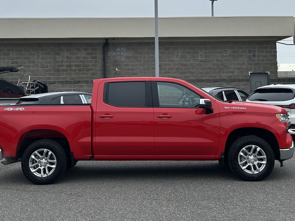 Used 2025 Chevrolet Silverado 1500 4WD Crew Cab Short Bed LT With 2FL
