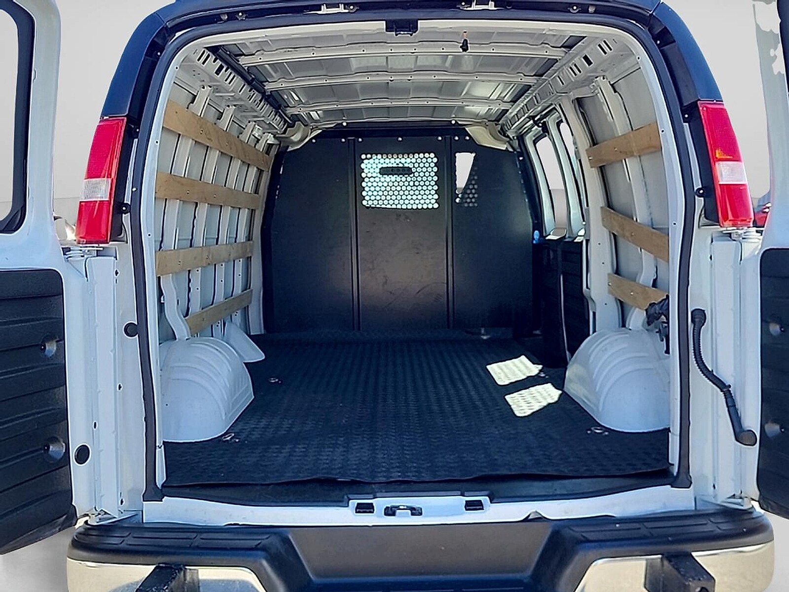2024 Chevrolet Express Cargo Work Van - Photo 12