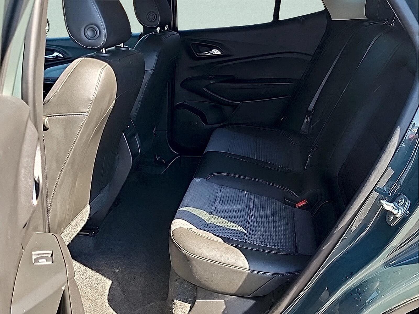 2025 Chevrolet Trax LT - Photo 12