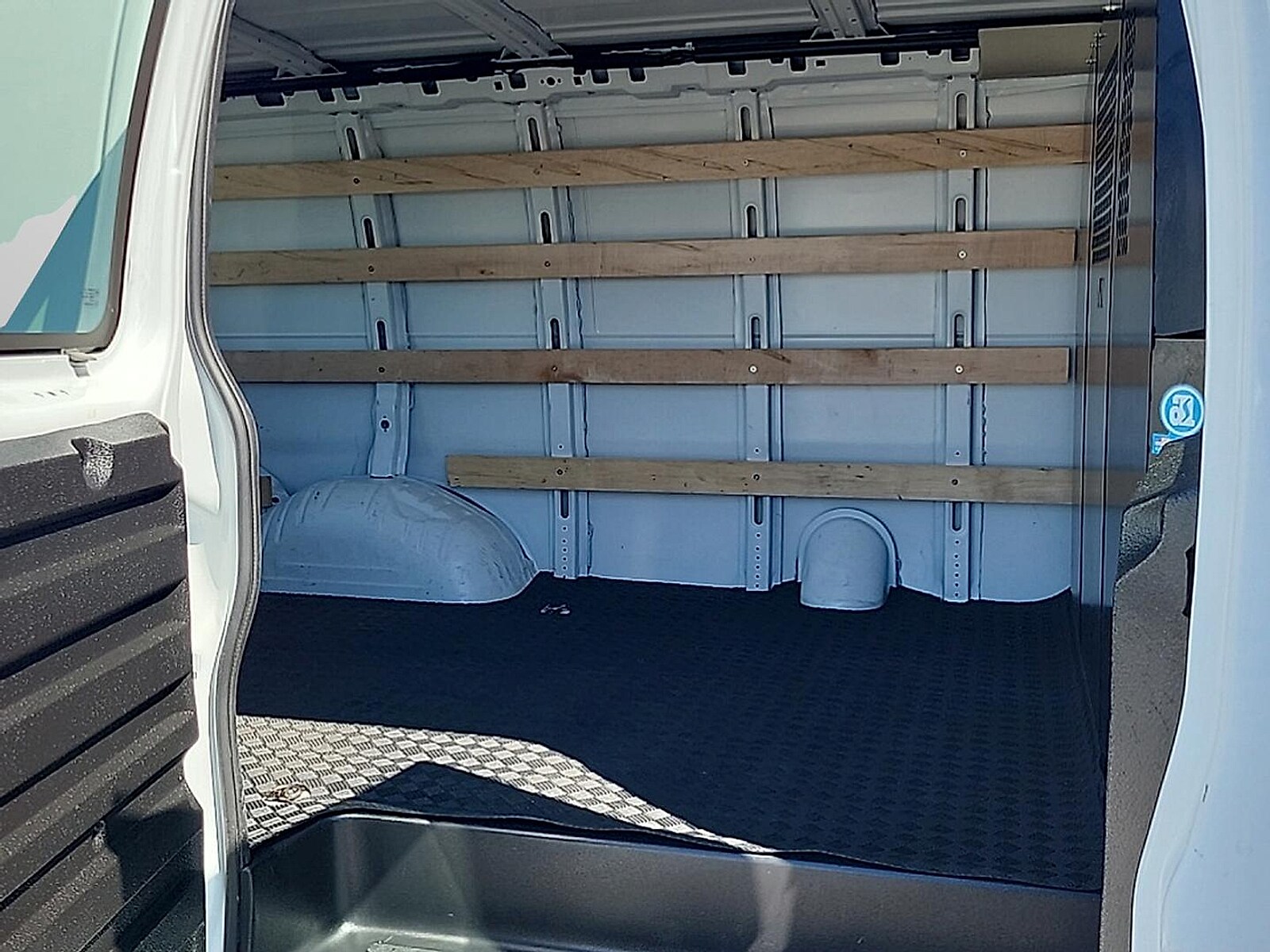 2024 Chevrolet Express Cargo Work Van - Photo 11