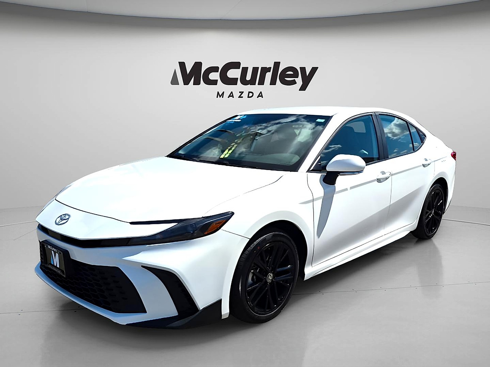 2025 Toyota Camry SE AWD Hybrid's photo
