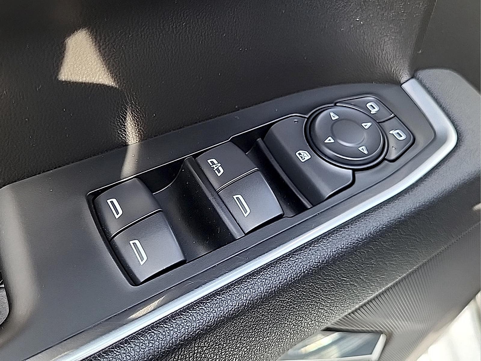 2025 Chevrolet Silverado 1500 LT - Photo 14