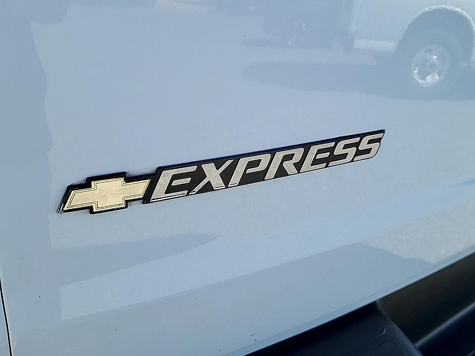 2024 Chevrolet Express Cargo Work Van - Photo 23