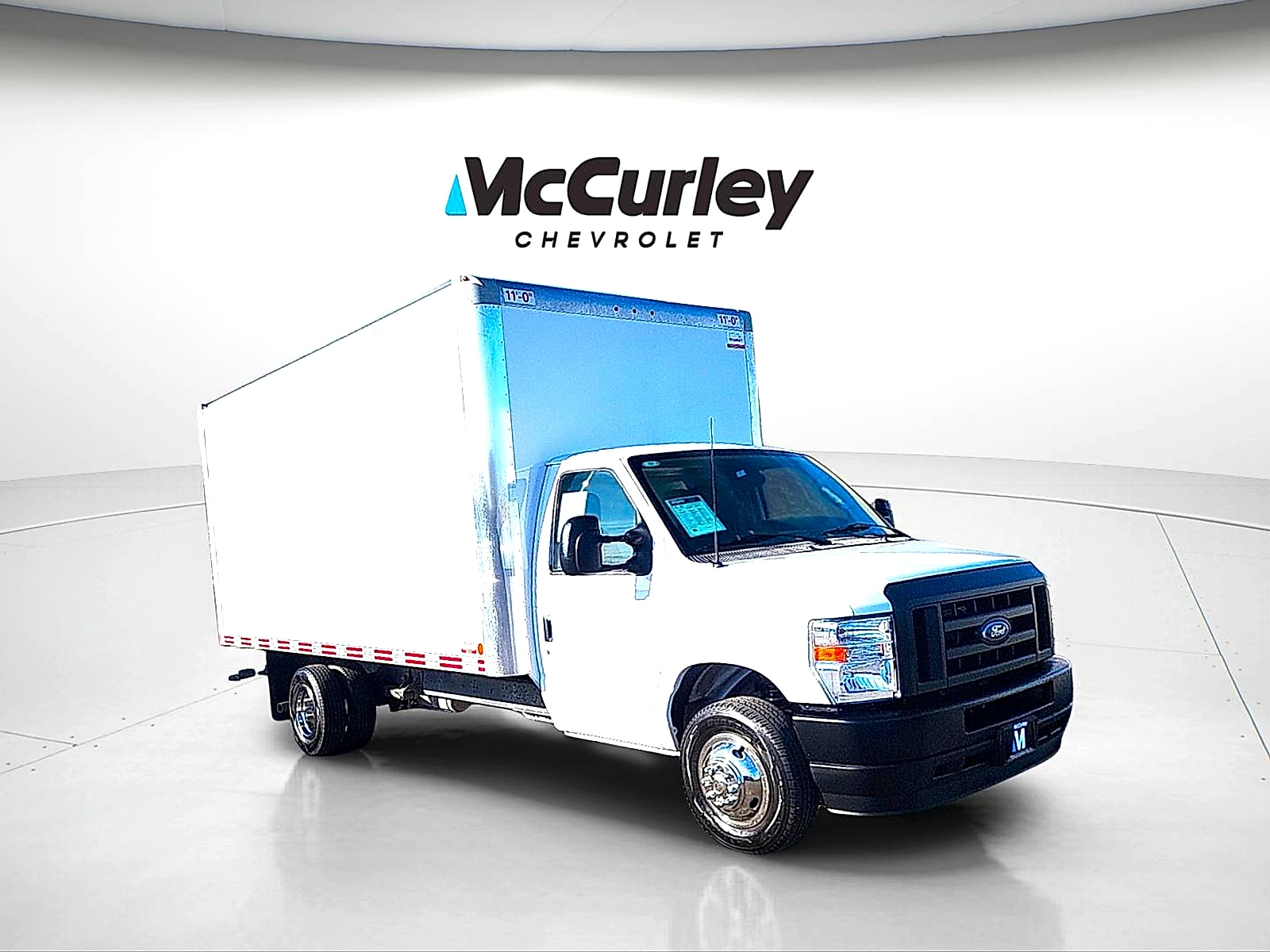 2025 Ford E-Series DRW E-450 Super Duty 158 in WB's photo