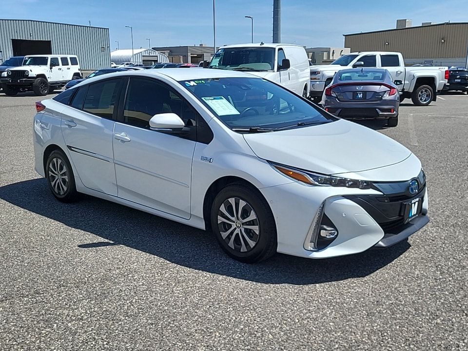 2022 Toyota Prius Prime Limited's photo