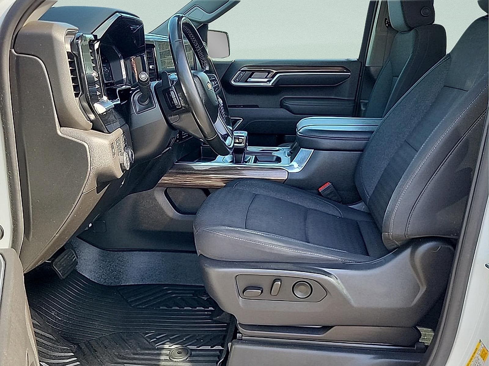 2025 Chevrolet Silverado 1500 LT - Photo 13