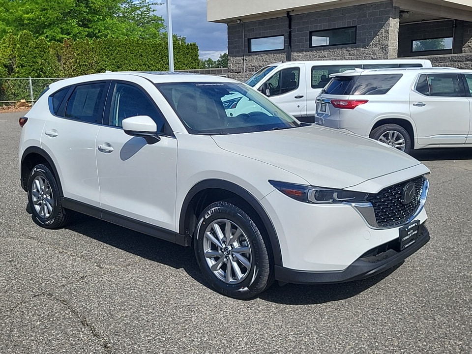 2023 Mazda CX-5 S Preferred package Auto AWD's photo