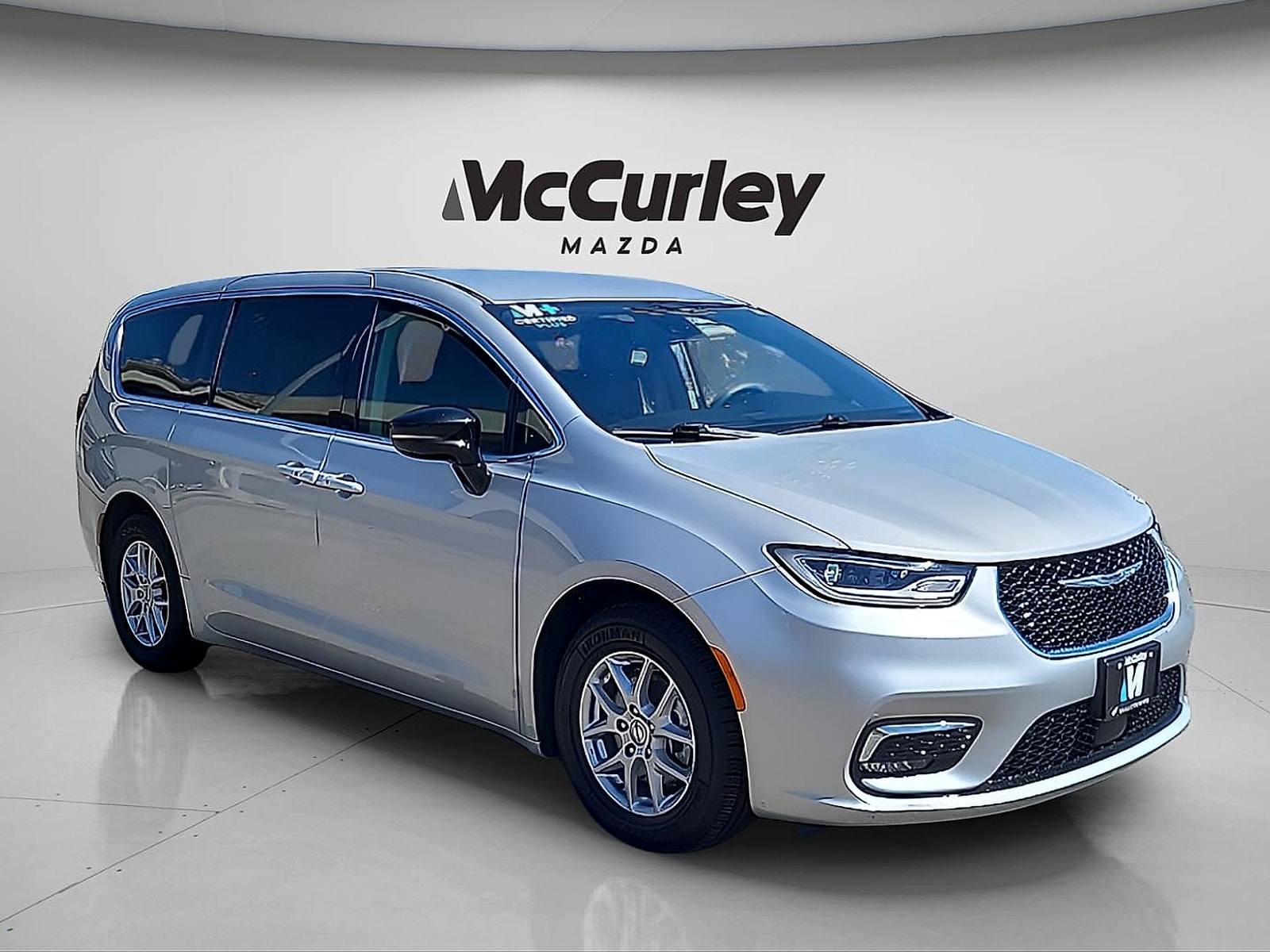 2024 Chrysler Pacifica Touring L's photo