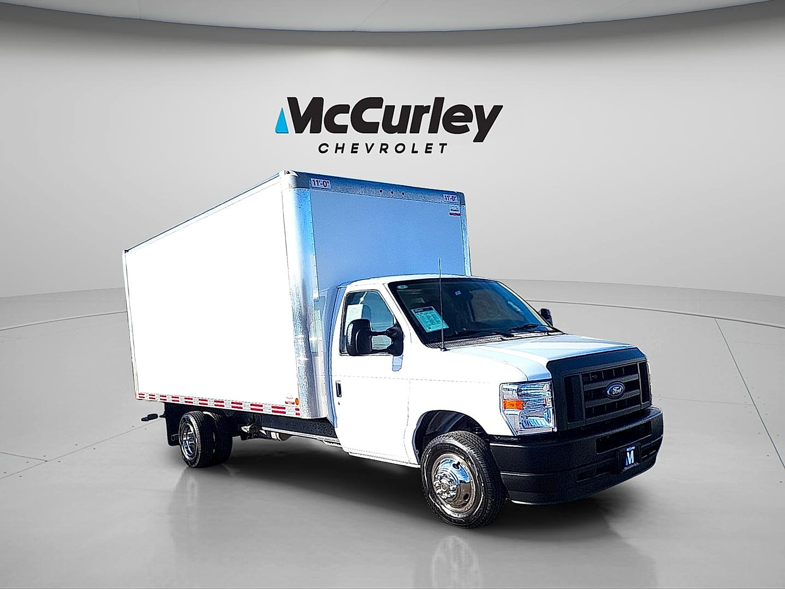 2025 Ford E-Series DRW E-450 Super Duty 158 in WB's photo