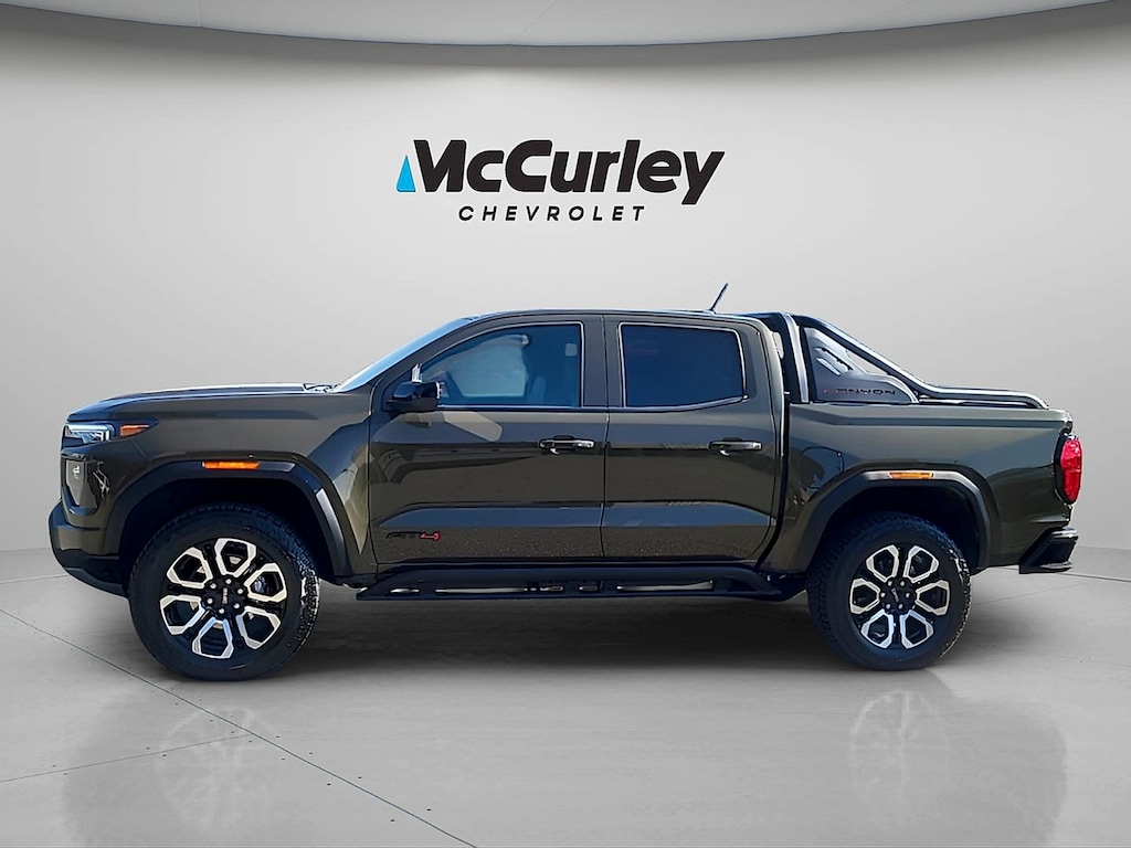 Used 2025 GMC Canyon 4WD AT4