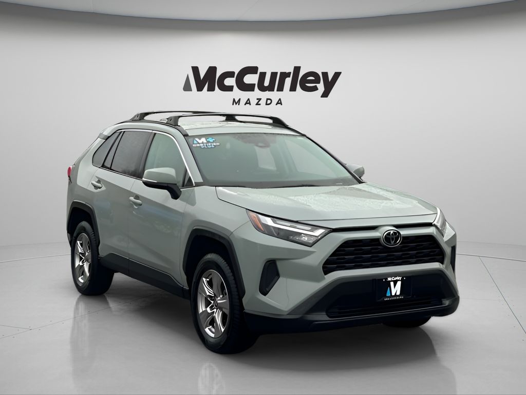 2023 Toyota RAV4 XLE's photo