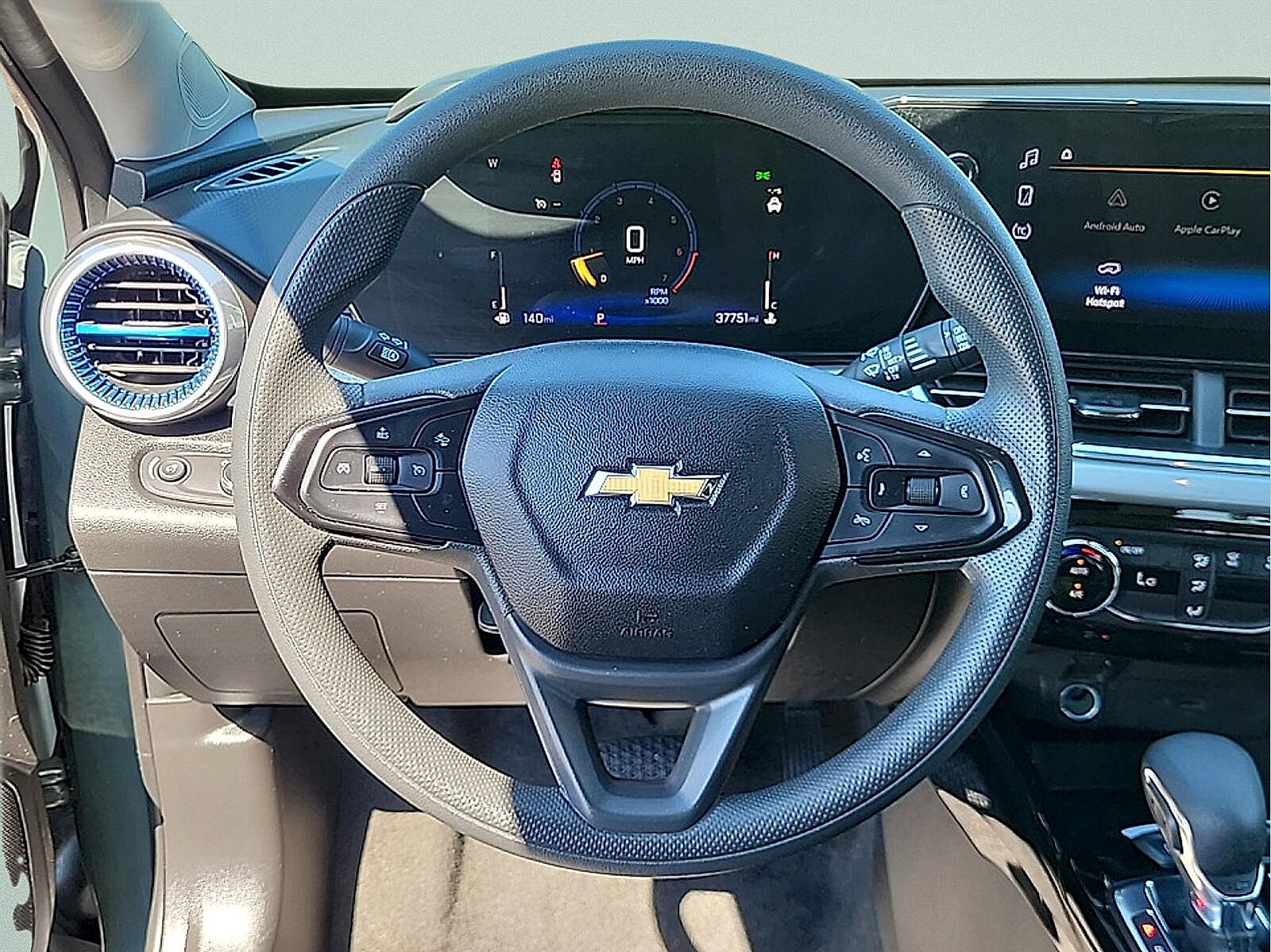 2025 Chevrolet Trax LT - Photo 16