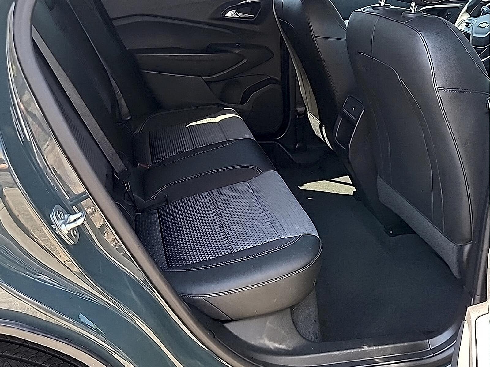 2025 Chevrolet Trax LT - Photo 11