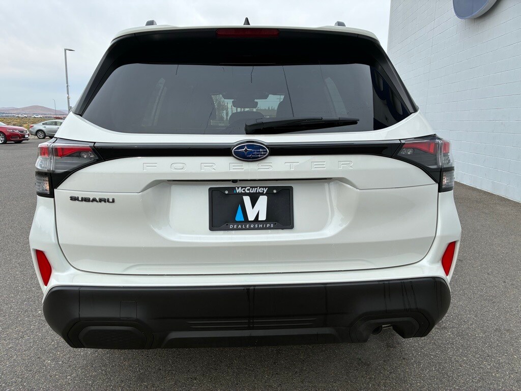 2025 Subaru Forester Premium Base photo 3