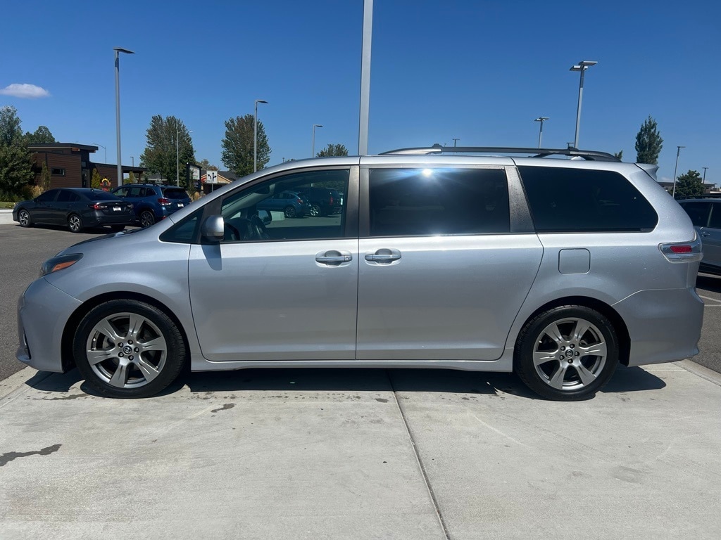 Used 2018 Toyota Sienna SE Premium with VIN 5TDXZ3DC4JS923574 for sale in Pasco, WA