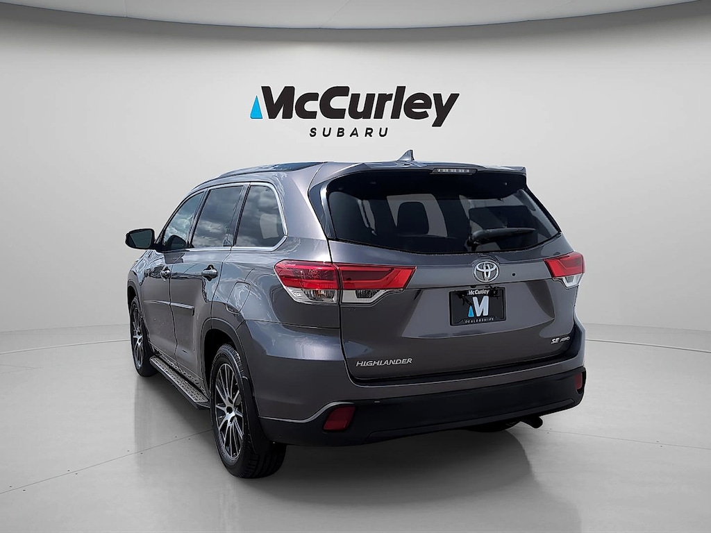Used 2017 Toyota Highlander SE