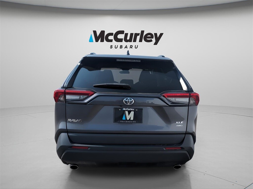 2022 Toyota RAV4 XLE photo 3