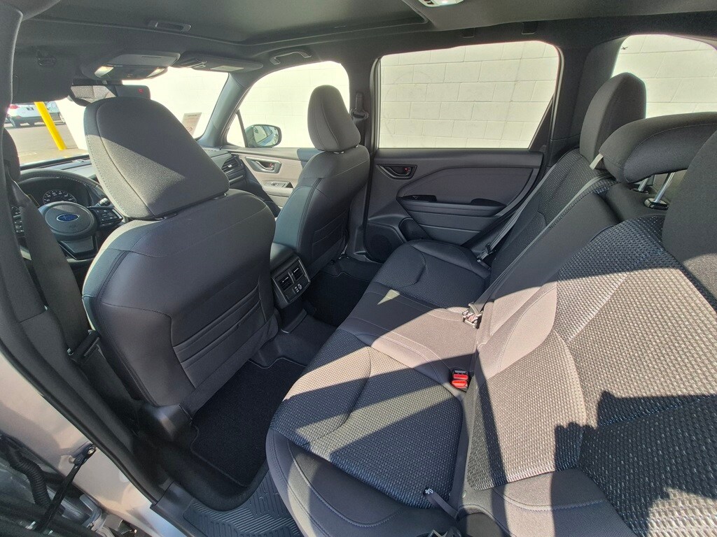 2025 Subaru Forester Premium photo 3