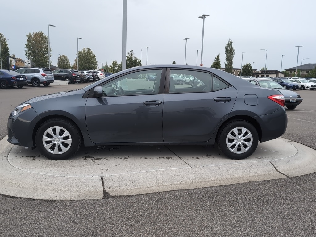 Used 2015 Toyota Corolla L with VIN 5YFBURHE8FP335409 for sale in Pasco, WA