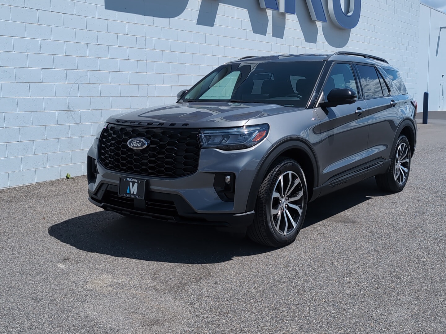 2025 Ford Explorer ST-LINE 4WD (PL535)'s photo